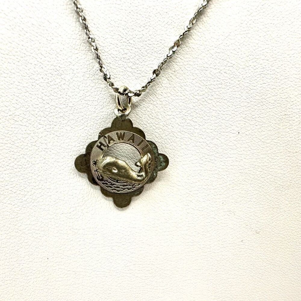 Crea Ster Hawaii whale pendant Monet necklace